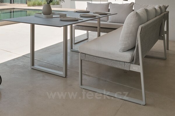 Stern 2-místná jídelní lavice Tammo, Stern, 110x75x85 cm, rám lakovaný hliník černý (black matt), výplet textilen linen grey, venkovní látka cream