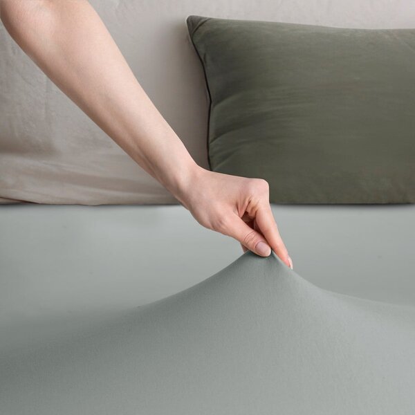 Světle šedé napínací prostěradlo jersey 180x200 cm Amber – Restilo