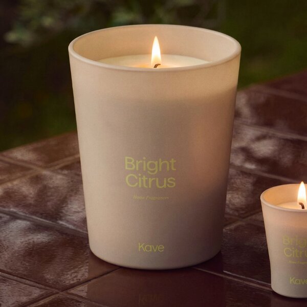 Kave Home Vonná svíčka Bright Citrus 900 g