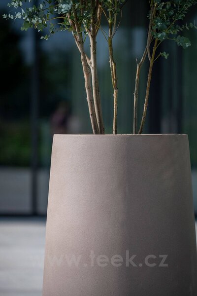 Pottery Pots Venkovní květináč kulatý Nax L, Taupe (barva béžová taupe), kolekce Natural, kompozit Fiberstone, průměr 50 cm x v 100 cm, objem cca 158 l