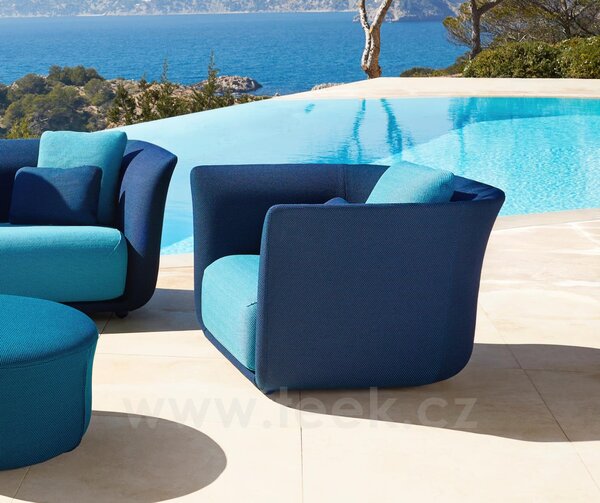 Vondom Nízké křeslo Suave, Vondom, 114x95x71 cm, venkovní látka Group 2 barva dle vzorníku