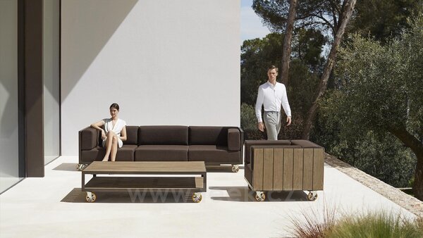 Vondom Konferenční stolek na kolečkách Vineyard, Vondom, 160x106x41 cm, lakovaný hliník, teak natural, barevné provedení dle vzorníku