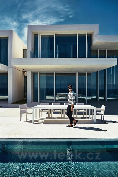 Vondom Jídelní stůl Frame, Vondom, obdélníkový 300x120x74 cm, rám hliník barva dle vzorníku, deska HPL s černým okrajem barva dle vzorníku