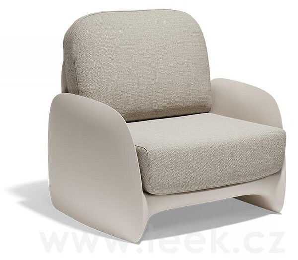 Vondom Nízké křeslo Pezzettina, Vondom, 100x87x81 cm, matt polyethylen, sedáky venkovní látka Group 1A a 1B, barevné provedení dle vzorníku