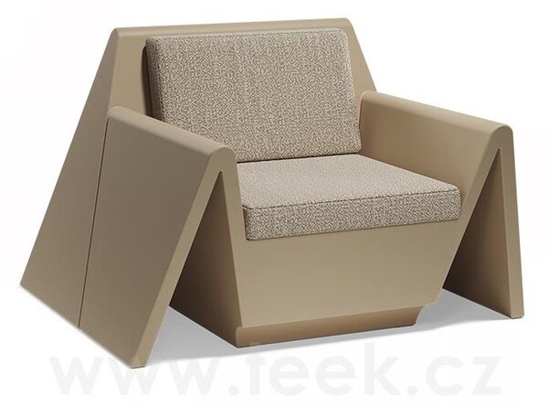 Vondom Nízké křeslo Rest, Vondom, 110x105x74 cm, matt polyethylen barva dle vzorníku, sedáky venkovní látka Group 1A a 1B barva dle vzorníku