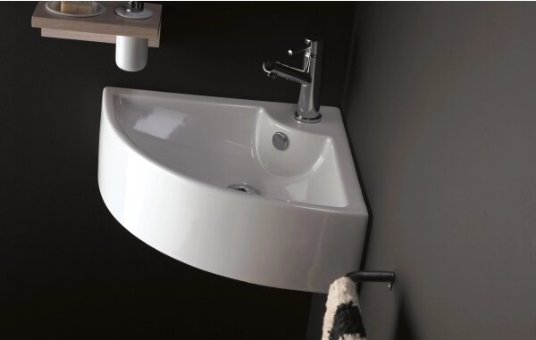 Bathco 0043 - Rohové závěsné umyvadlo OPORTO 64,5x47 cm porcelán/bílá