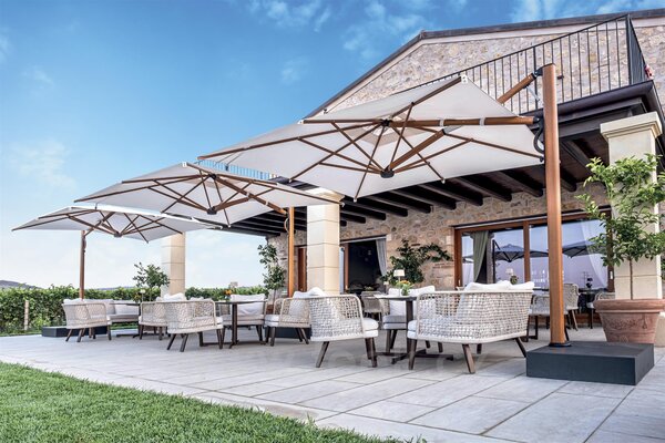 Scolaro Boční slunečník Astro Timber, Scolaro, čtvercový 300x300 cm, rám hliník dekor dřeva Iroko, potah akryl 350 g/m2, barva Natural