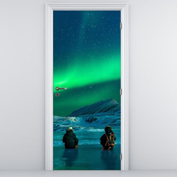 Fototapeta na dveře - Lidé u polární záře (95x205cm)