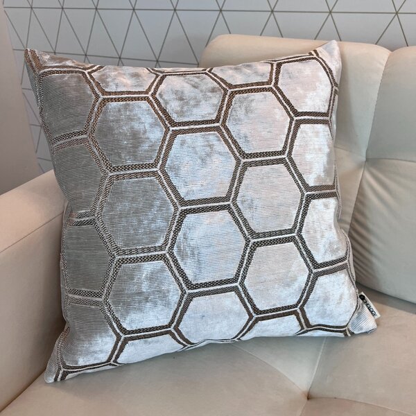 BOHOLOGY Stříbrno-béžový set tří povlaků na polštář Hexagon