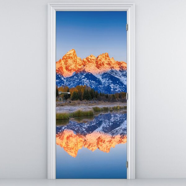 Fototapeta na dveře - Zasněžené horské štíty (95x205cm)