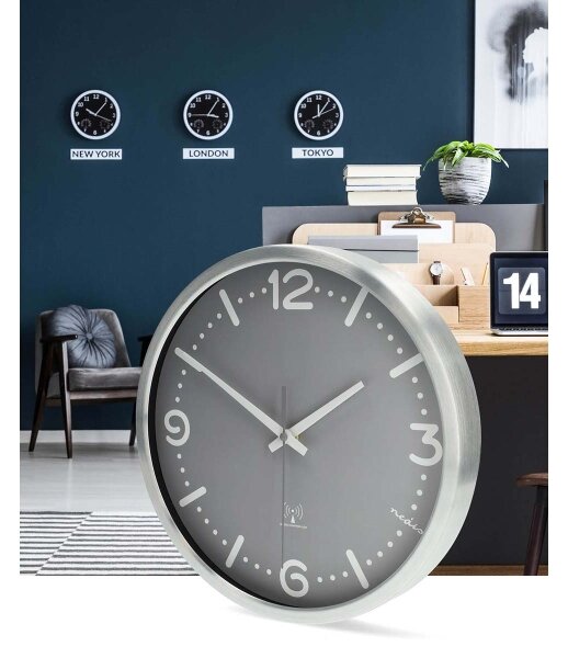 Nedis CLWA7226SS - Nástěnné hodiny pr. 30,5 cm 1xAA matný chrom/šedá