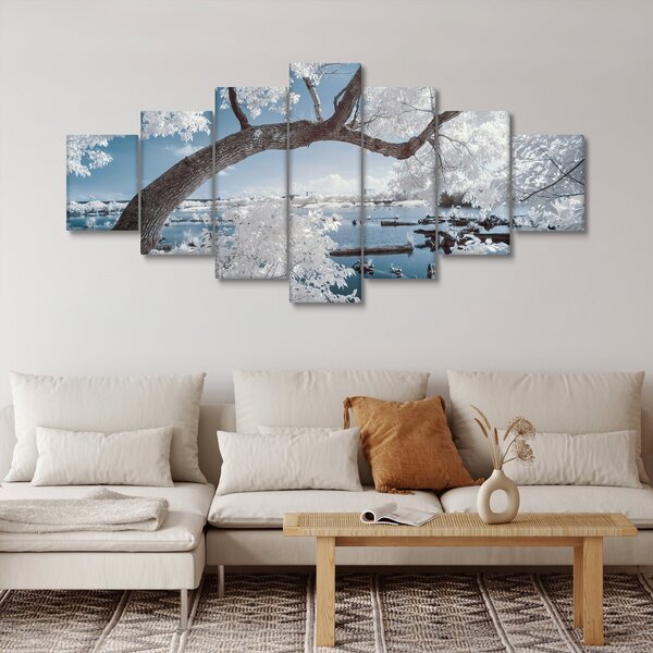 Obraz zasněženého stromu u vody (210x100 cm)