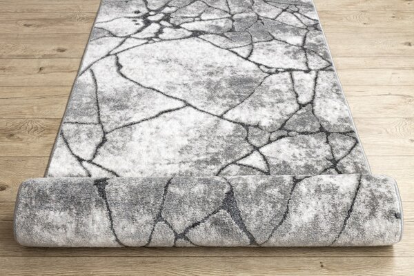 Běhoun COZY 8873 Cracks beton - Strukturální, tmavě šedý