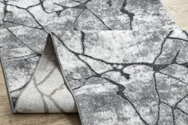 Běhoun COZY 8873 Cracks beton - Strukturální, tmavě šedý
