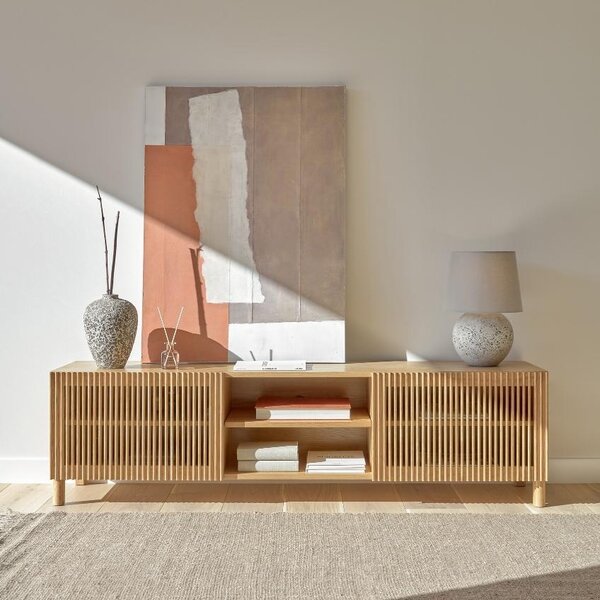 Dubový TV stolek Kave Home Beyla 180 x 42,5 cm
