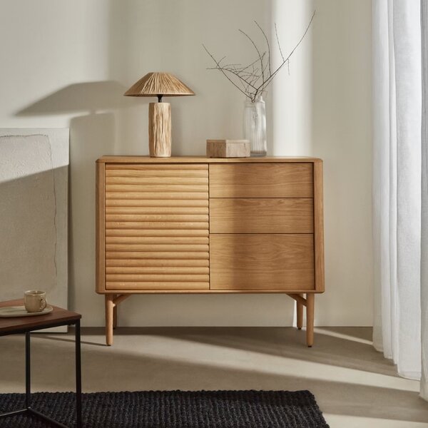 Dubová komoda Kave Home Lenon 105 x 45 cm