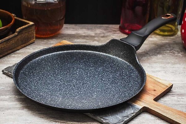 Pánev na palačinky Berlinger Haus Black, 28 cm, mramorový povrch