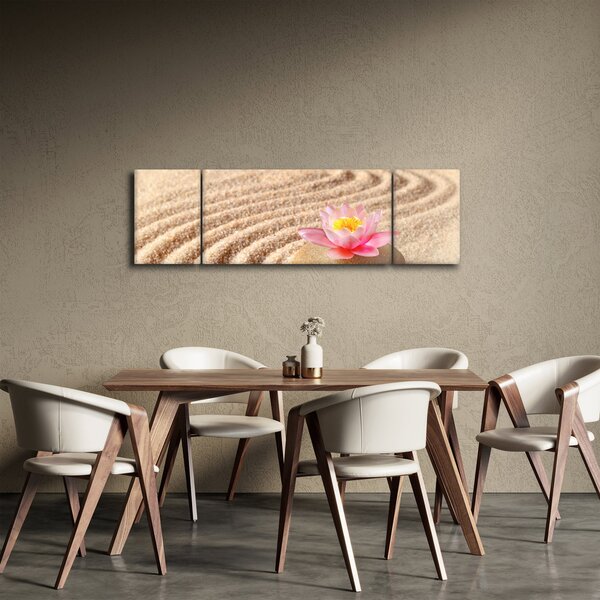 Obraz kamene s květinou na písku (170x50 cm)