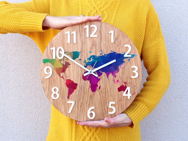 Nástěnné hodiny ModernClock vícebarevné 33,5 cm