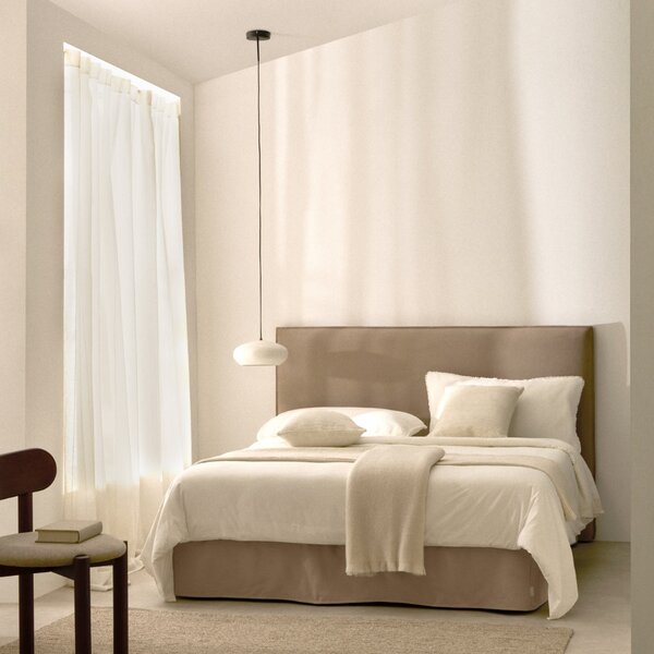 Kave Home Béžová dvoulůžková postel s čelem Jaira 150 x 190 cm