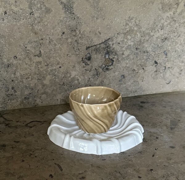 Atelier Marée Porcelánový hrnek Tides - Beige ATM106