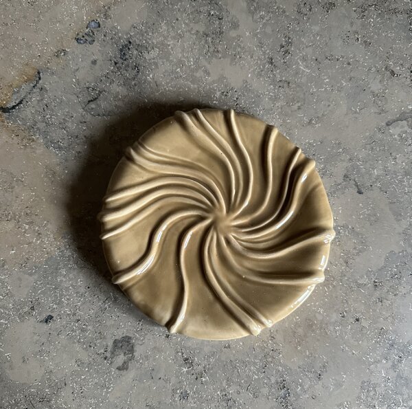 Atelier Marée Porcelánový talířek Tides - Beige ATM107