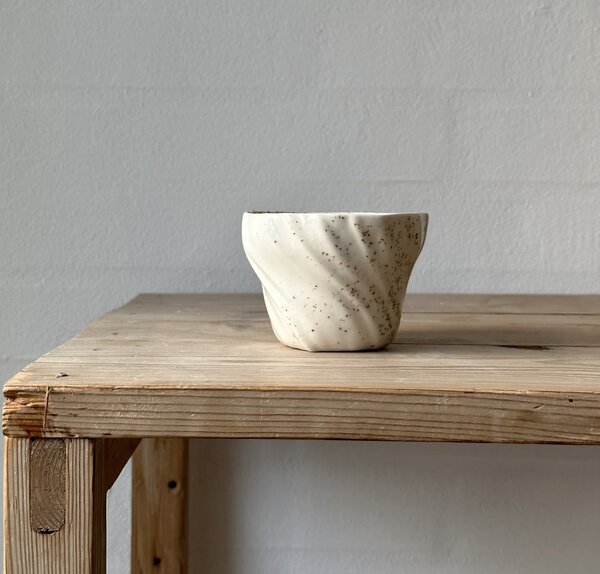 Atelier Marée Porcelánový hrnek Tides - Speckled ATM108