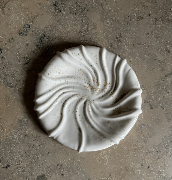 Atelier Marée Porcelánový talířek Tides - Speckled ATM109
