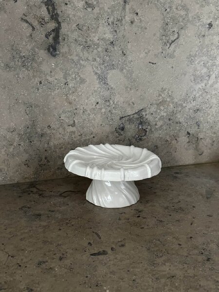Atelier Marée Porcelánový podnos na dort Tides - White ATM110