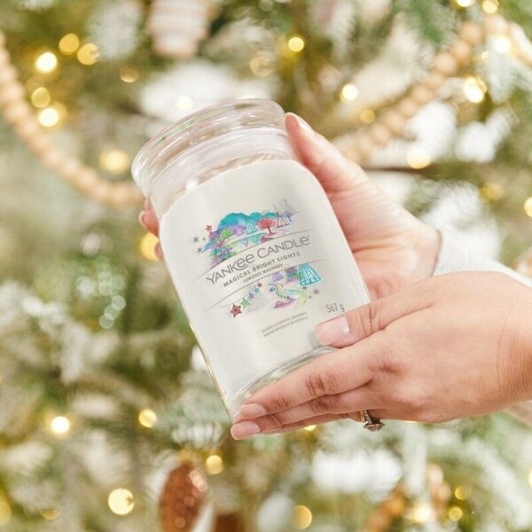 Vonná svíčka Yankee Candle Magical Bright Lights 567 g sójová 2 knoty