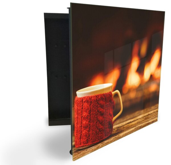 Glasdekor skříňka na klíče - bílý hrnek v červené pletenině u ohně - Levé / Černá