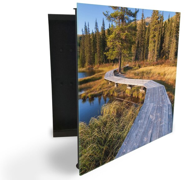 Glasdekor skříňka na klíče - dřevěná cesta okolo jezera v lese - Pravé / Bílá