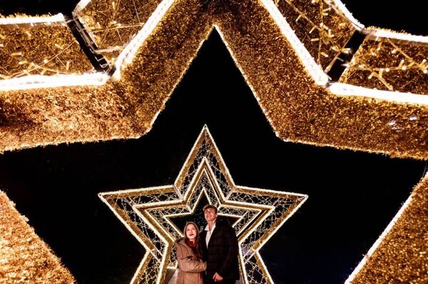 DECOLED LED světelná brána hvězda teple bílá 510 × 410 × 75 cm, 36 V, příkon 95,2 W, ze 4 dílů