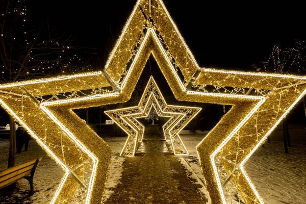 DECOLED LED světelná brána hvězda teple bílá 510 × 410 × 75 cm, 36 V, příkon 95,2 W, ze 4 dílů