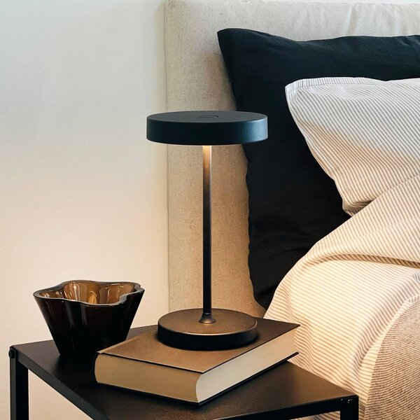 Dyberg Larsen LED stolní lampa na baterie Starlight, černá, kov, stmívatelný, Černá, Obývací pokoj / jídelna, kov, Skandinávský