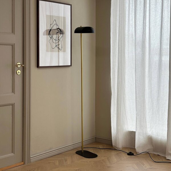 Dyberg Larsen Stojací lampa Arch, černá/mosaz, 143 cm, Černá, Obývací pokoj / jídelna, kov, Vintage