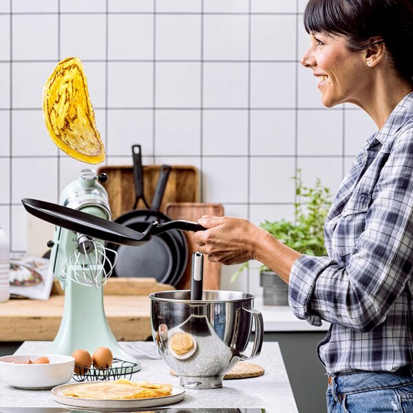 PÁNEV NA LÍVANCE vrstva z keramiky 24 cm KitchenAid - Online Only vaření, Online Only