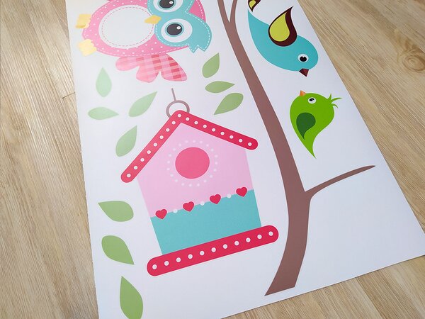 Budka na větvi textilní přelepitelná samolepka na zeď arch 47 x 29 cm