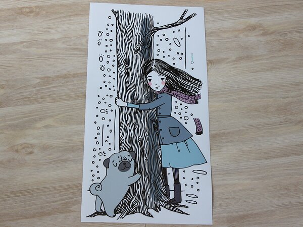Dívka a mops textilní přelepitelná samolepka na zeď arch 23 x 46 cm