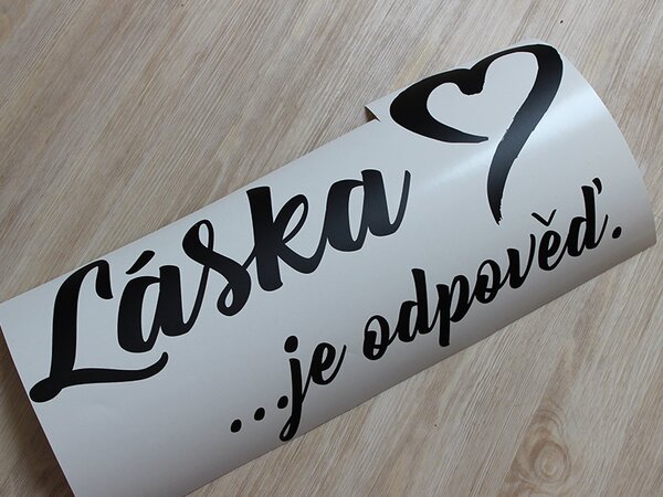 Láska je odpověď samolepka na zeď 40 x 20 cm