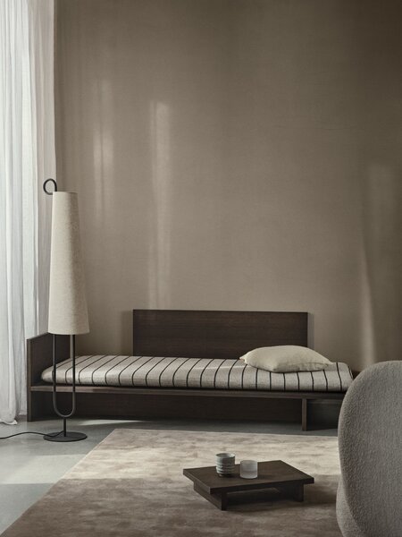 Odkládací stolek z dubové dýhy Kona Dark Stained