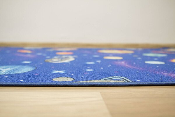 Associated Weavers Dětský kusový koberec Galaxy Vesmír Planety modrý Rozměr: 100x150 cm