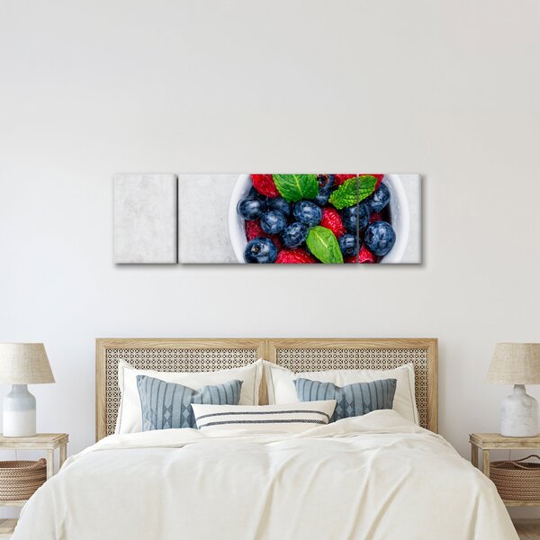 Obraz - miska s lesním ovocem (170x50 cm)