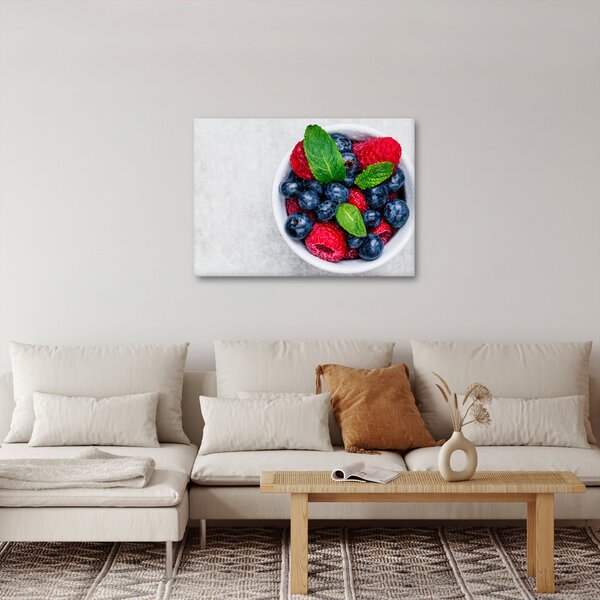 Obraz - miska s lesním ovocem (70x50 cm)