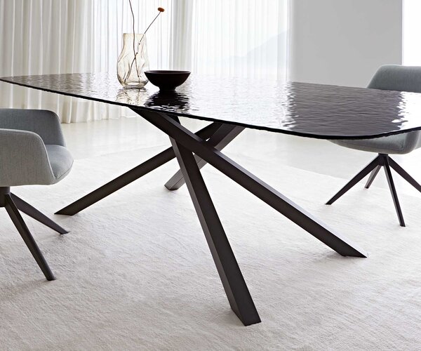 DELIFE Jídelní stůl Edge oválný 240x120 sklo s reliéfem kouřově černé 3D design křížová podnož obdélník černá