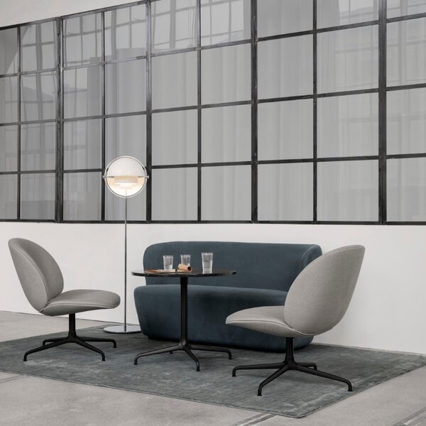 GUBI Kovová stojací lampa Multi-Lite 148 cm