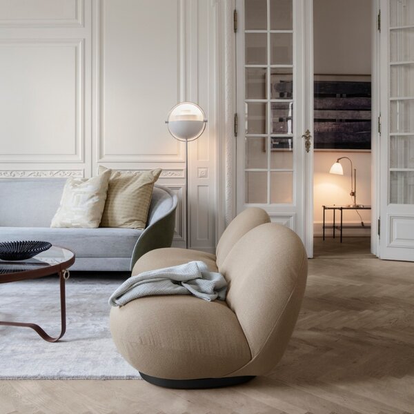 GUBI Kovová stojací lampa Multi-Lite 148 cm