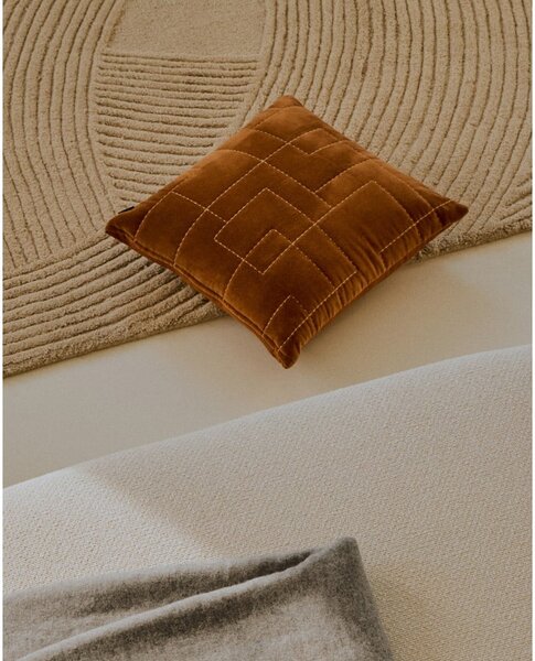 Sametový povlak na polštář 45x45 cm Prila – Kave Home