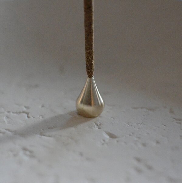 Cedar and Myrrh Stojánek na vonné tyčinky Waterdrop - Tall CM107