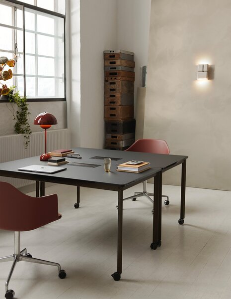 &Tradition designové židle Rely Indoor Armchair On Wheels Adjustable